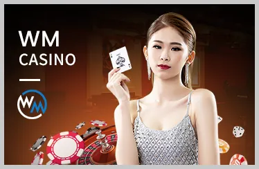 Sân tennis với người chơi đang giao bóng